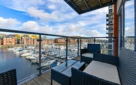 Just Stay Wales - Meridian Wharf, Marina View - 2 Bed Apartment